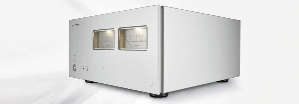 An image of a Luxman amplifier.
