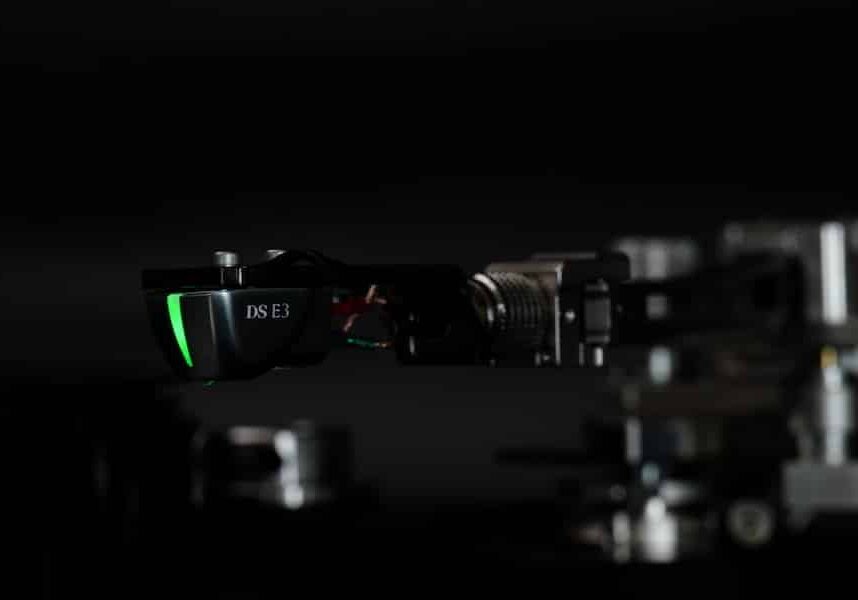 Close-up on the DS Audio E3 optical phono cartridge.